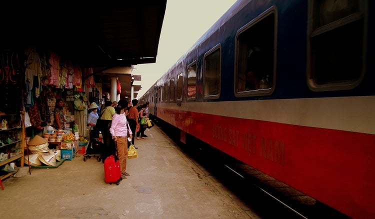 train from halong bay to hue