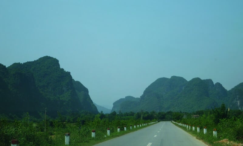 Road to Paradise Cave