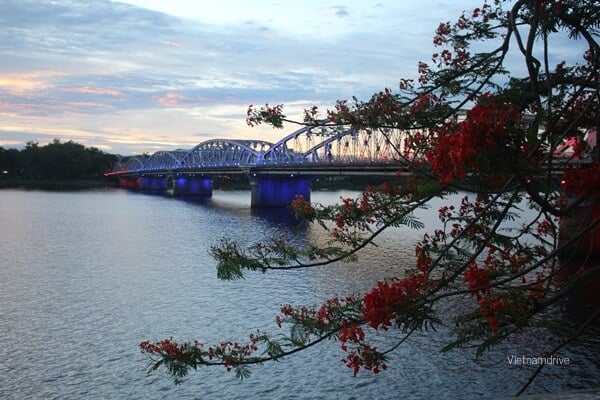 Perfume River at night