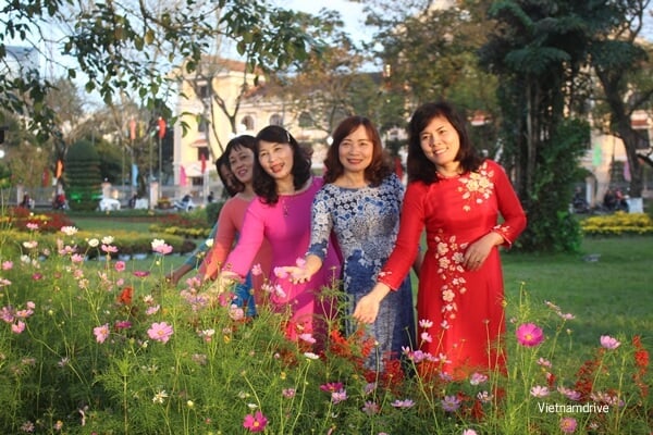 Ao Dai Hue at the Perfume River