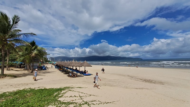 my khe beach in da nang city