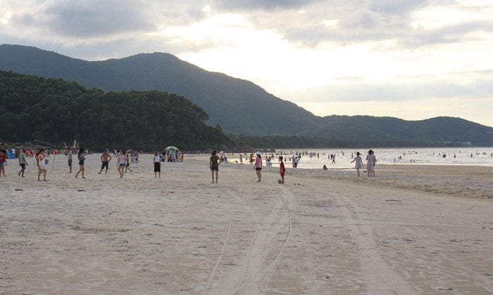 canh duong beach in Hue