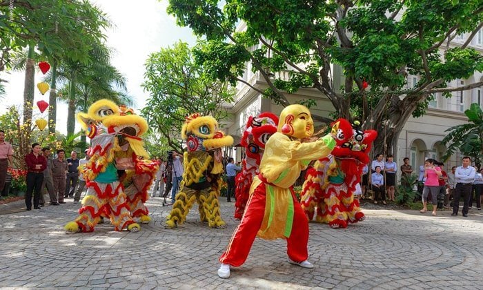 dragon dance