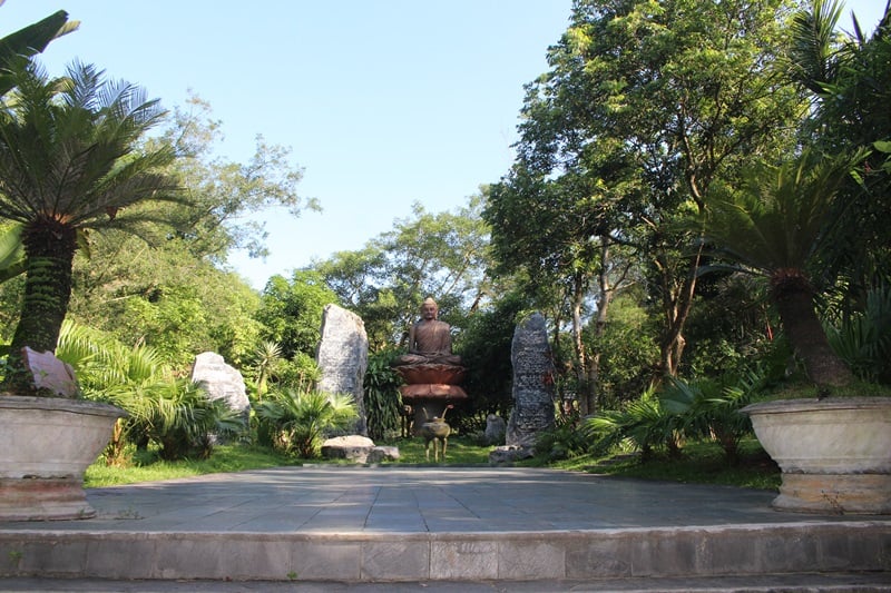 huyen khong pagoda central area