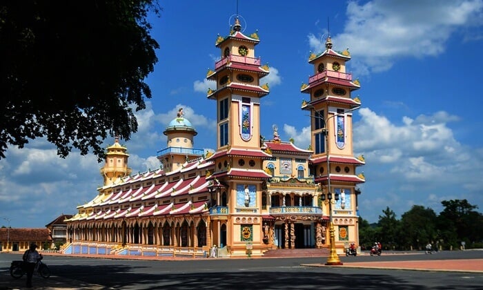 cao dai temple in tay ninh