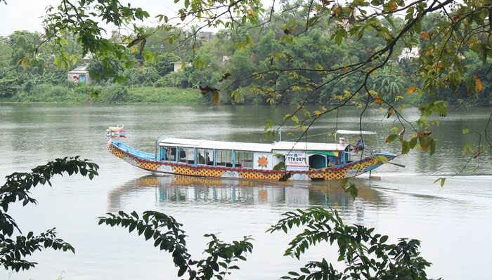 dragon boat on perfume river hue