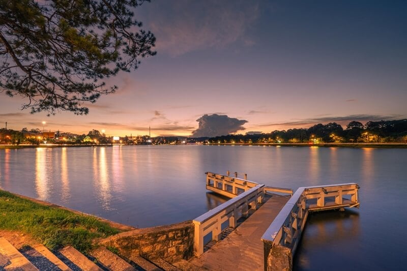 xuan huong lake in sunset