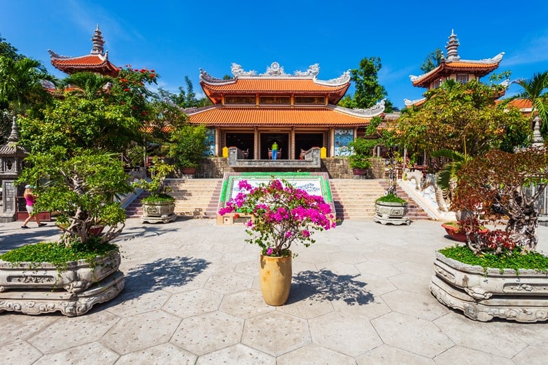 long son pagoda in nha trang city