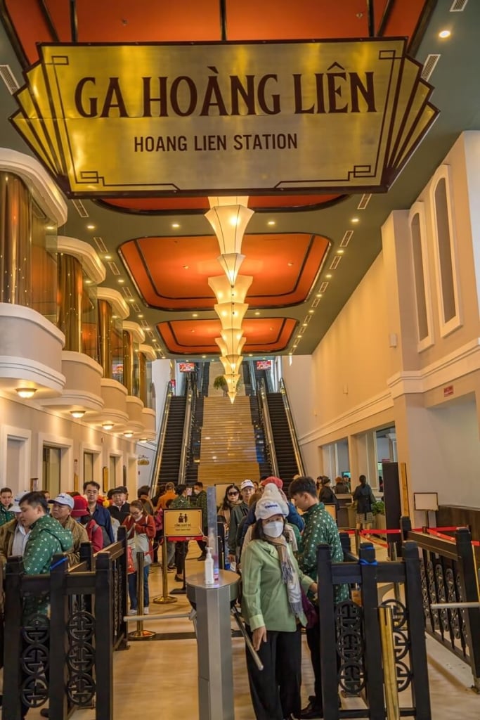 hoang lien station