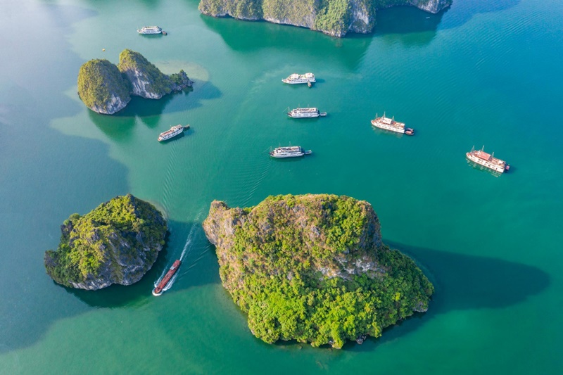 visit halong bay