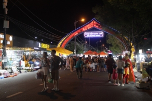 son tra night market danang